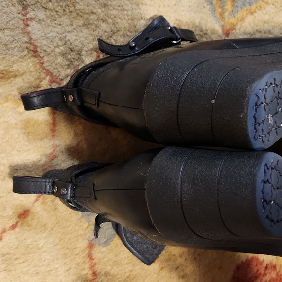 UGG Emalie waterproof wedge ankle bootie, black, size 8 - Picture 6 of 12